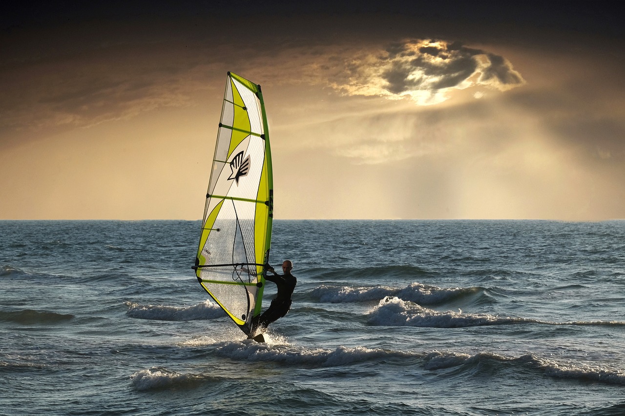 windsurfing-2298647_1280 (1)